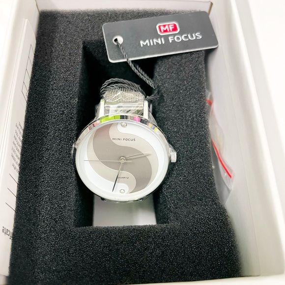 Mini Focus Watch - Picture 5 of 6